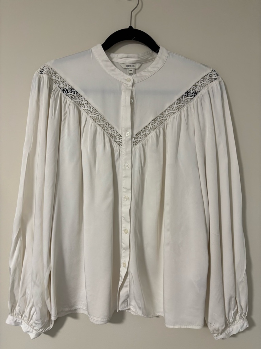 RW&CO. Ivory Lace-Trim Button-Front Blouse